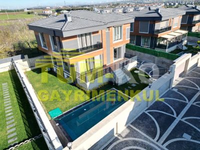 Kavaklı'da Site İçi Müstakil Havuzlu Villa