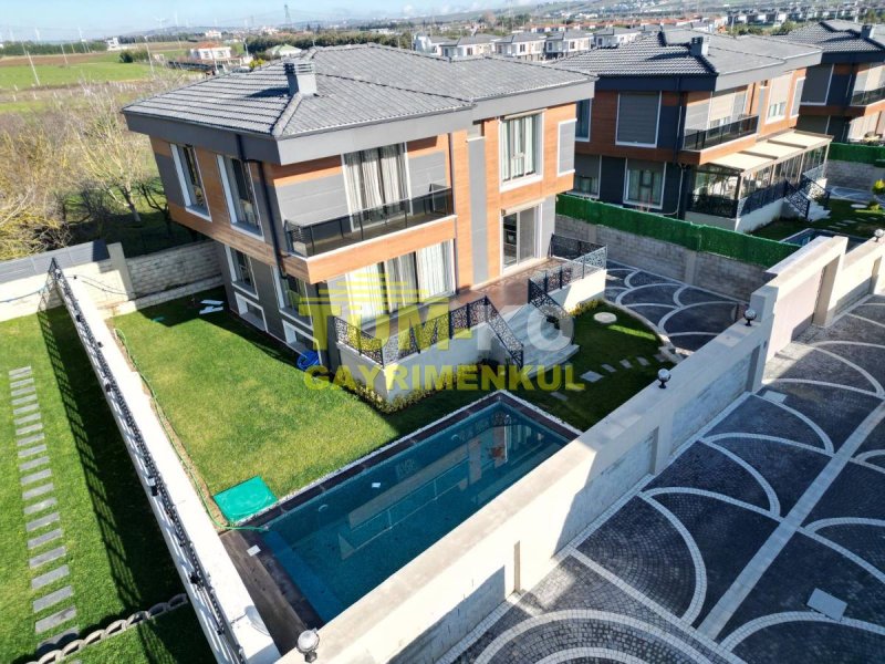 Kavaklı'da Site İçi Müstakil Havuzlu Villa