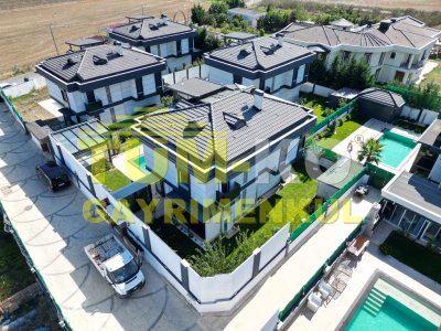 Silivri Kavaklı'da Satılık Havuzlu Lüks Villa