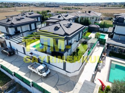 Silivri Kavaklı'da Satılık Havuzlu Lüks Villa