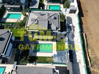 Silivri Kavaklı'da Satılık Havuzlu Lüks Villa