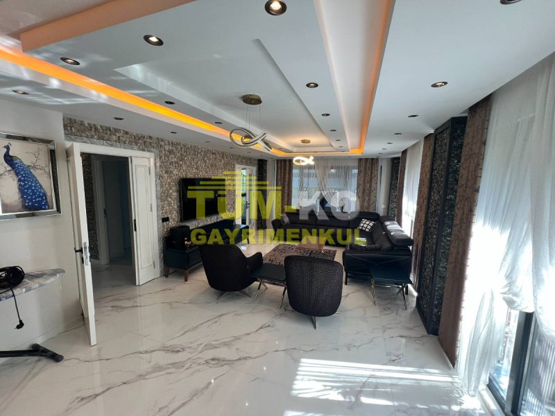 Silivri Kavaklı'da Satılık Havuzlu Lüks Villa