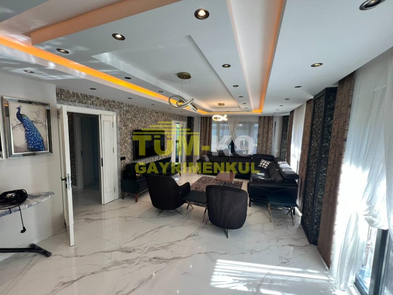 Silivri Kavaklı'da Satılık Havuzlu Lüks Villa