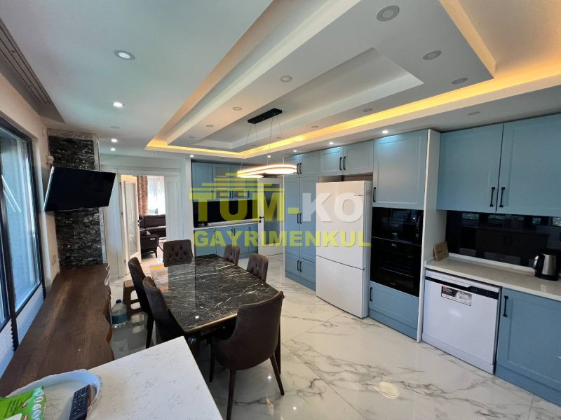 Silivri Kavaklı'da Satılık Havuzlu Lüks Villa