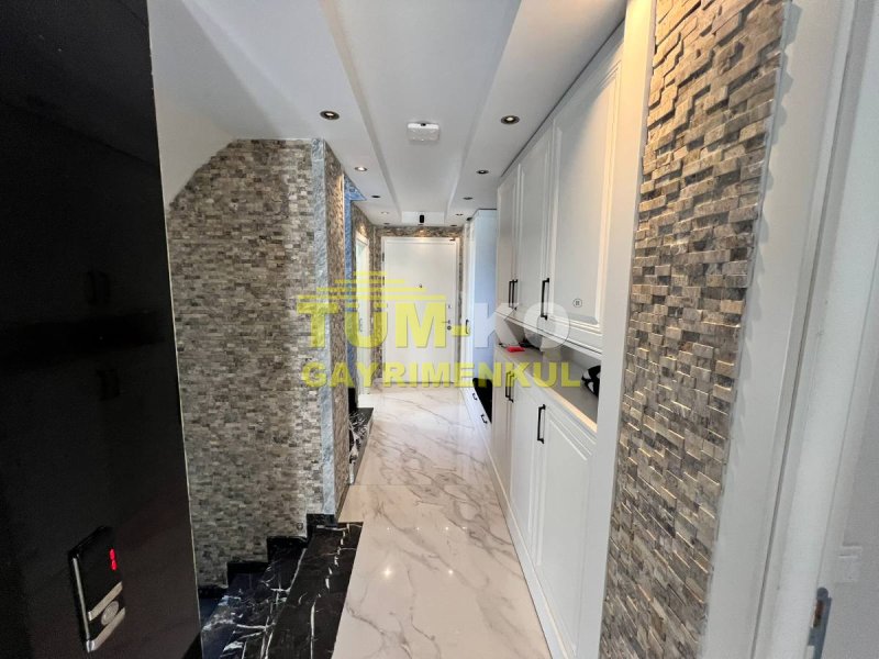 Silivri Kavaklı'da Satılık Havuzlu Lüks Villa