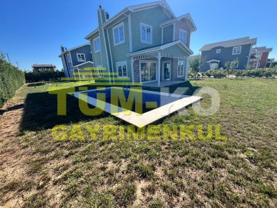 Silivri'da Kavaklı Modern Tasarım Ahşap Villa