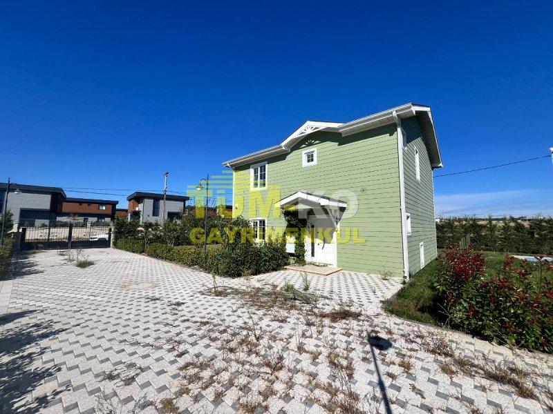 Silivri'da Kavaklı Modern Tasarım Ahşap Villa