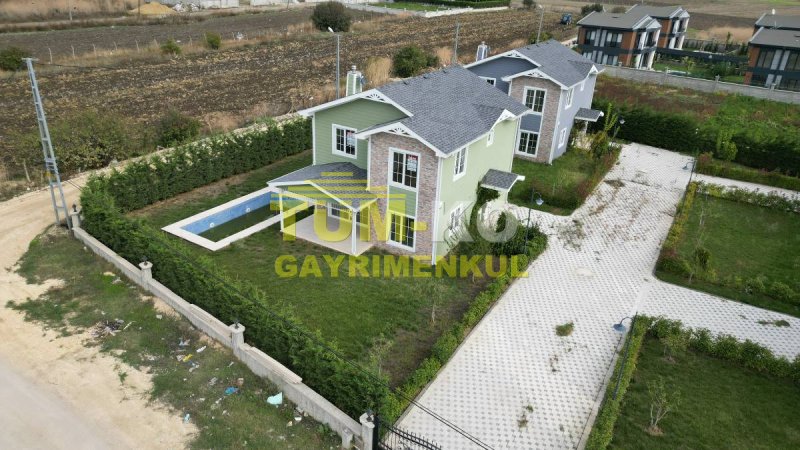Silivri'da Kavaklı Modern Tasarım Ahşap Villa