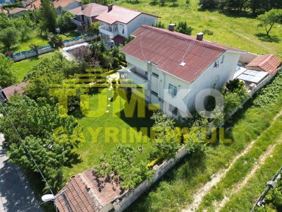 Silivri Kavaklı merkezde 1000m2 arsa içerisinde müstakil villa