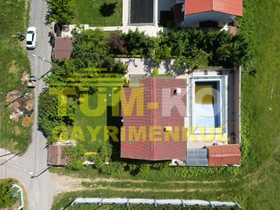Silivri Kavaklı merkezde 1000m2 arsa içerisinde müstakil villa