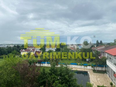 Silivri Kavaklı merkezde 1000m2 arsa içerisinde müstakil villa