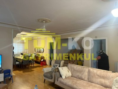 Silivri Kavaklı merkezde 1000m2 arsa içerisinde müstakil villa