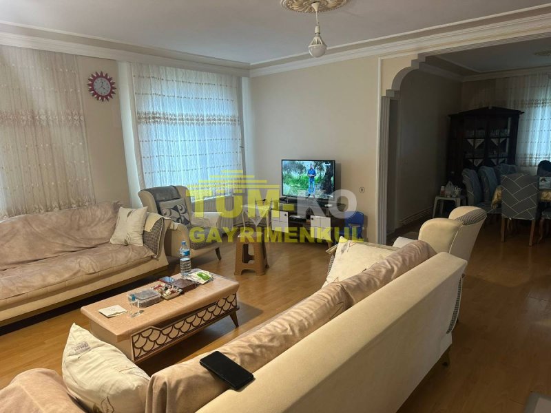 Silivri Kavaklı merkezde 1000m2 arsa içerisinde müstakil villa