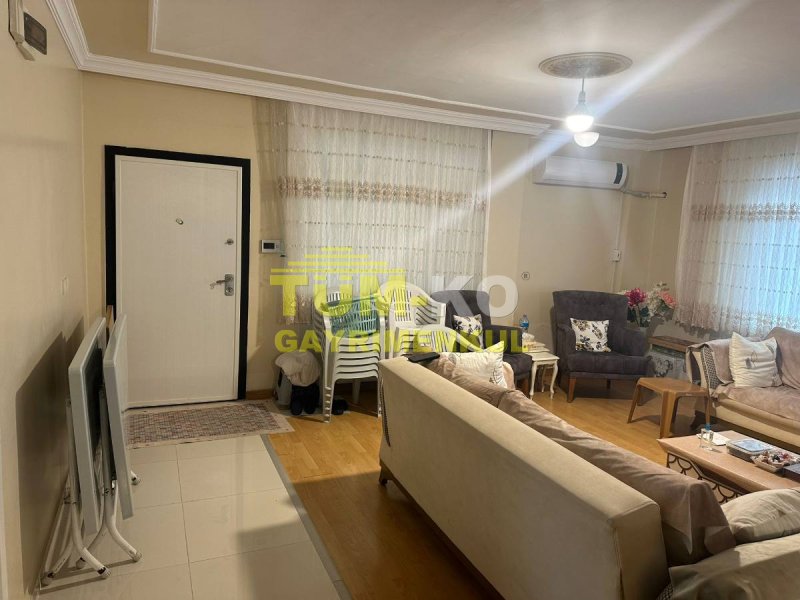 Silivri Kavaklı merkezde 1000m2 arsa içerisinde müstakil villa