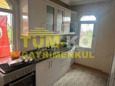 Silivri Kavaklı merkezde 1000m2 arsa içerisinde müstakil villa