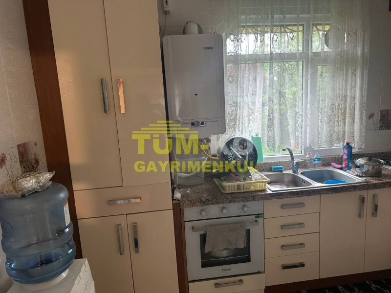 Silivri Kavaklı merkezde 1000m2 arsa içerisinde müstakil villa
