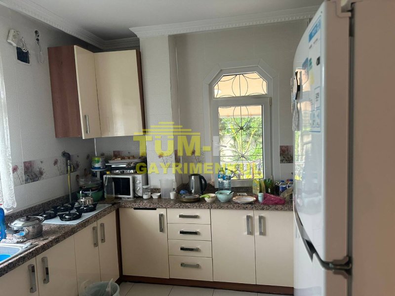 Silivri Kavaklı merkezde 1000m2 arsa içerisinde müstakil villa