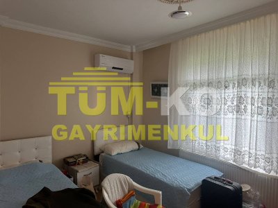 Silivri Kavaklı merkezde 1000m2 arsa içerisinde müstakil villa