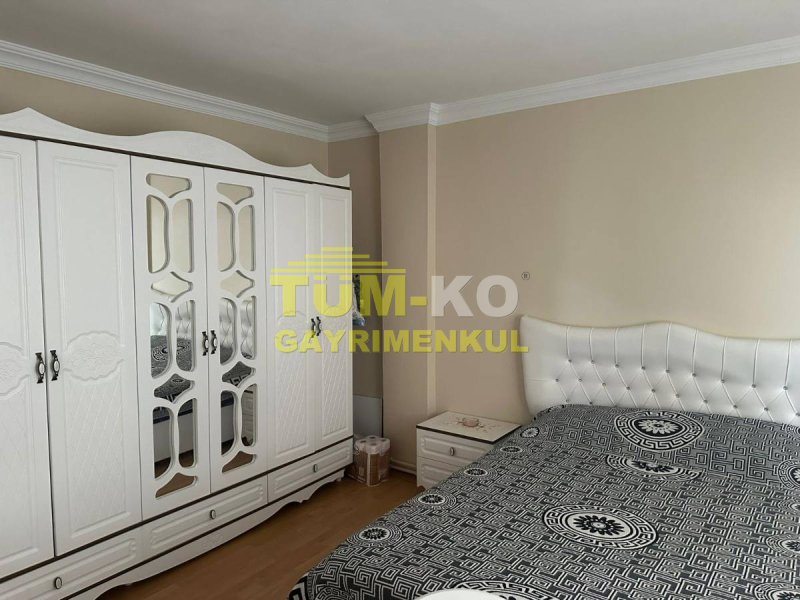 Silivri Kavaklı merkezde 1000m2 arsa içerisinde müstakil villa
