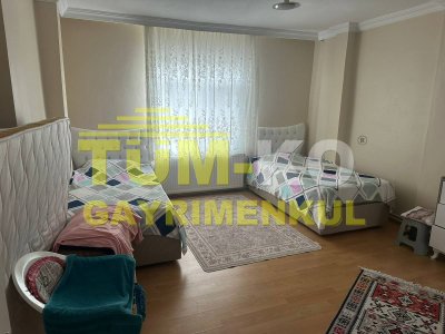 Silivri Kavaklı merkezde 1000m2 arsa içerisinde müstakil villa