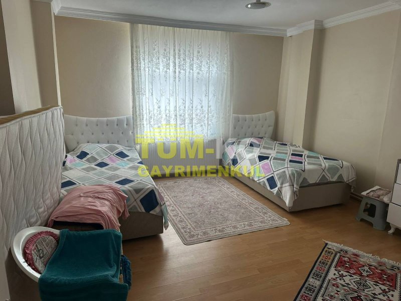 Silivri Kavaklı merkezde 1000m2 arsa içerisinde müstakil villa