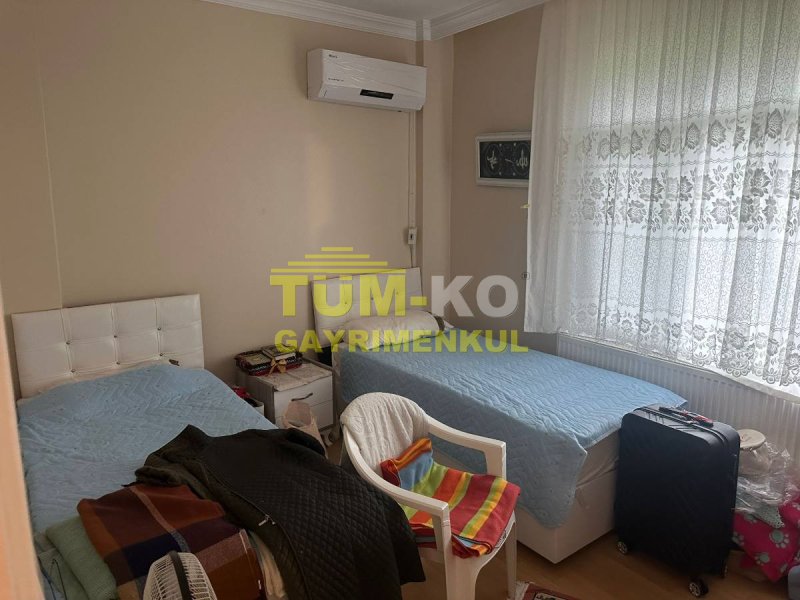 Silivri Kavaklı merkezde 1000m2 arsa içerisinde müstakil villa