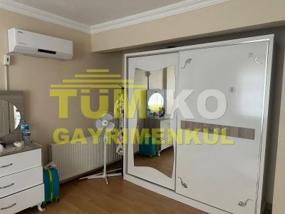 Silivri Kavaklı merkezde 1000m2 arsa içerisinde müstakil villa