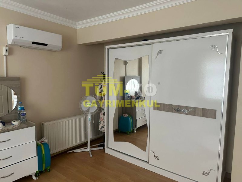 Silivri Kavaklı merkezde 1000m2 arsa içerisinde müstakil villa