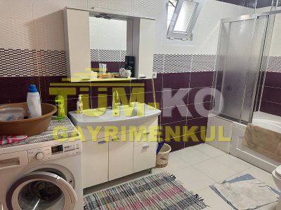 Silivri Kavaklı merkezde 1000m2 arsa içerisinde müstakil villa