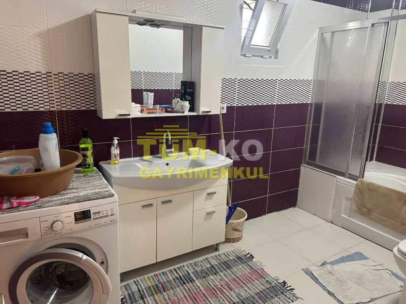 Silivri Kavaklı merkezde 1000m2 arsa içerisinde müstakil villa