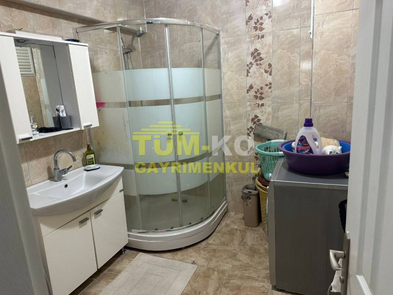 Silivri Kavaklı merkezde 1000m2 arsa içerisinde müstakil villa