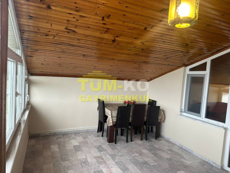 Silivri Kavaklı merkezde 1000m2 arsa içerisinde müstakil villa
