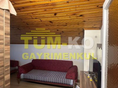 Silivri Kavaklı merkezde 1000m2 arsa içerisinde müstakil villa