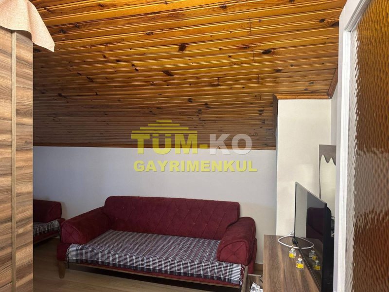 Silivri Kavaklı merkezde 1000m2 arsa içerisinde müstakil villa