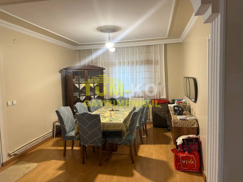 Silivri Kavaklı merkezde 1000m2 arsa içerisinde müstakil villa