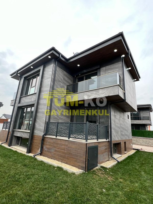 Silivri Kavaklı'da Kiralık Havuzlu villa