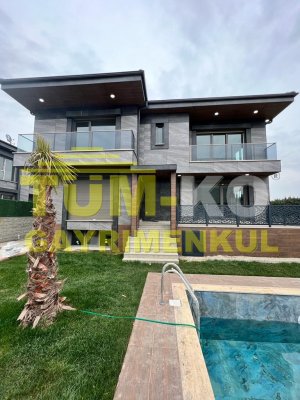 Silivri Kavaklı'da Kiralık Havuzlu villa