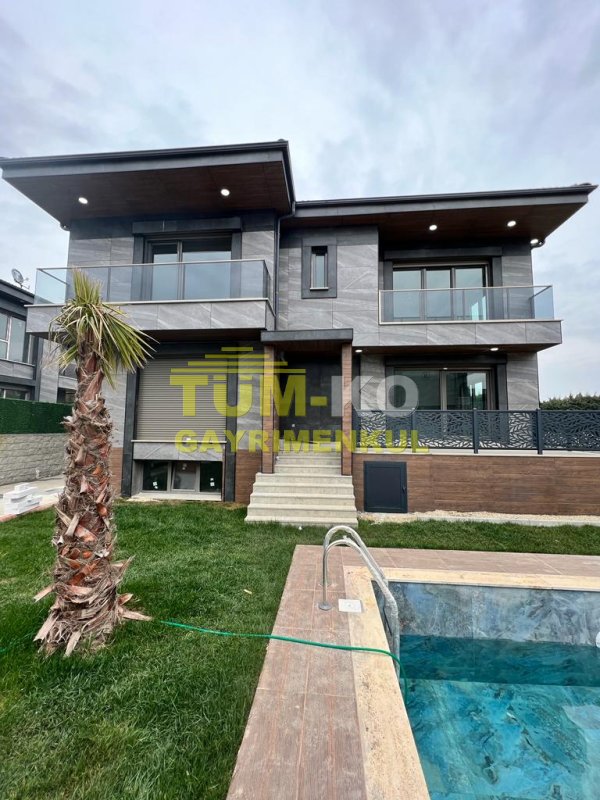 Silivri Kavaklı'da Kiralık Havuzlu villa