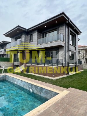 Silivri Kavaklı'da Kiralık Havuzlu villa