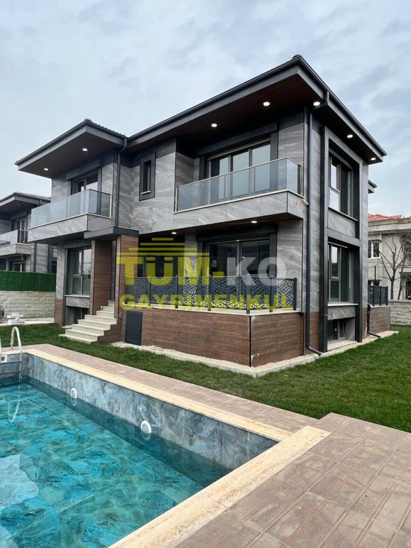 Silivri Kavaklı'da Kiralık Havuzlu villa