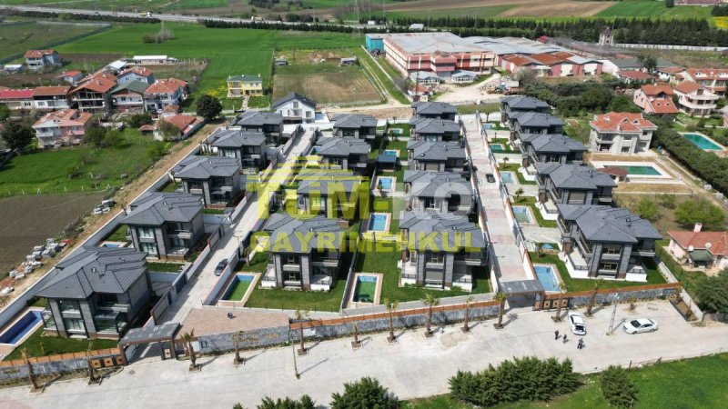 Silivri Kavaklı'da Kiralık Havuzlu villa