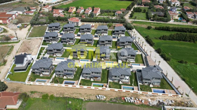 Silivri Kavaklı'da Kiralık Havuzlu villa