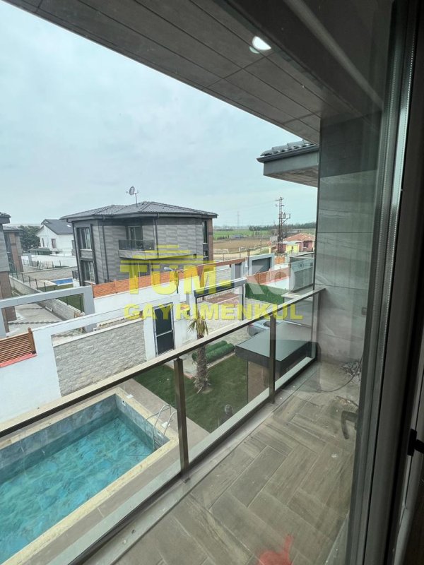 Silivri Kavaklı'da Kiralık Havuzlu villa