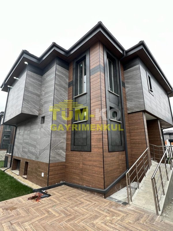 Silivri Kavaklı'da Kiralık Havuzlu villa