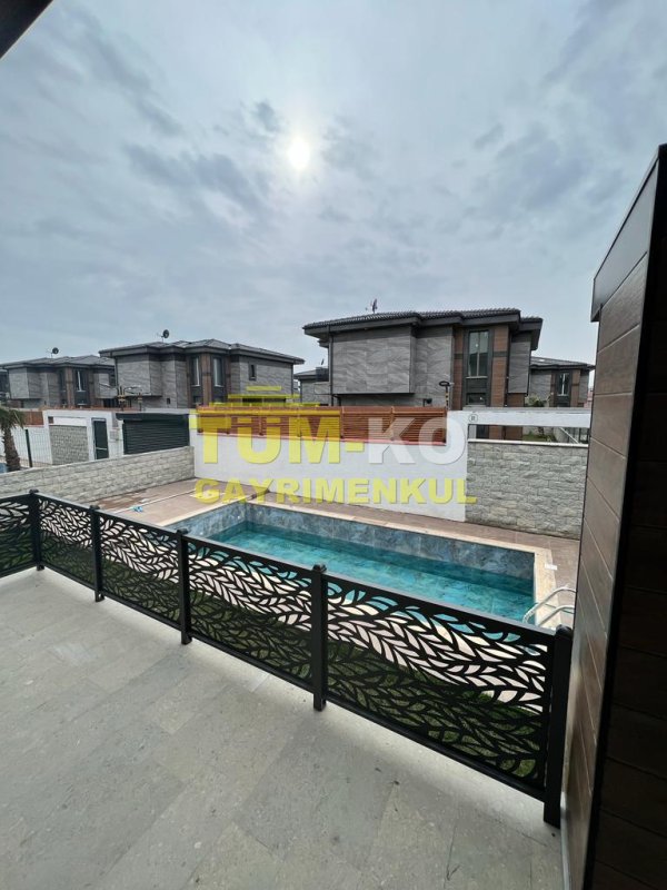 Silivri Kavaklı'da Kiralık Havuzlu villa