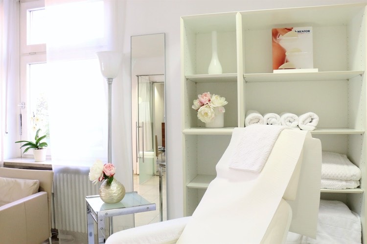 Behandlungszimmer Dr. med. Caroline Kim München