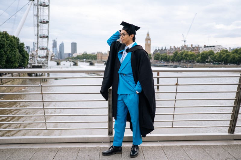 Graduation photo by Splento photographer Julia