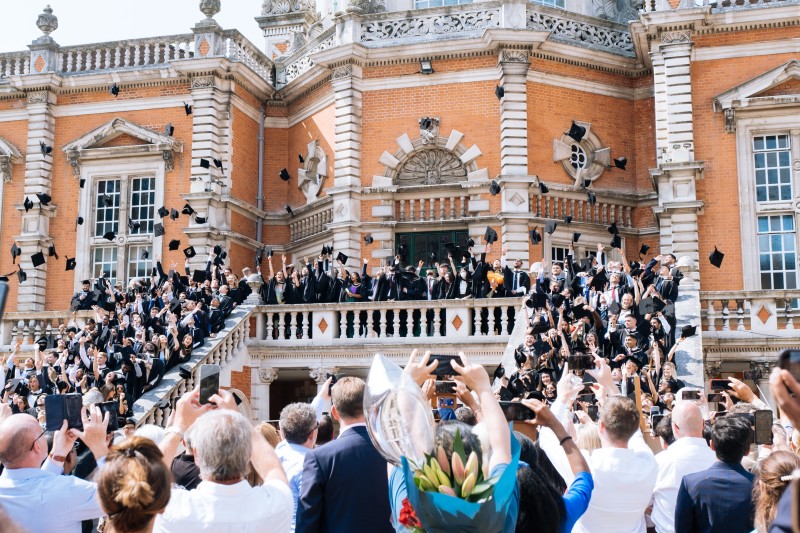 Graduation photo by Splento photographer Julia