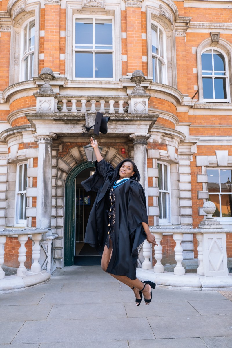 Graduation photo by Splento photographer Julia