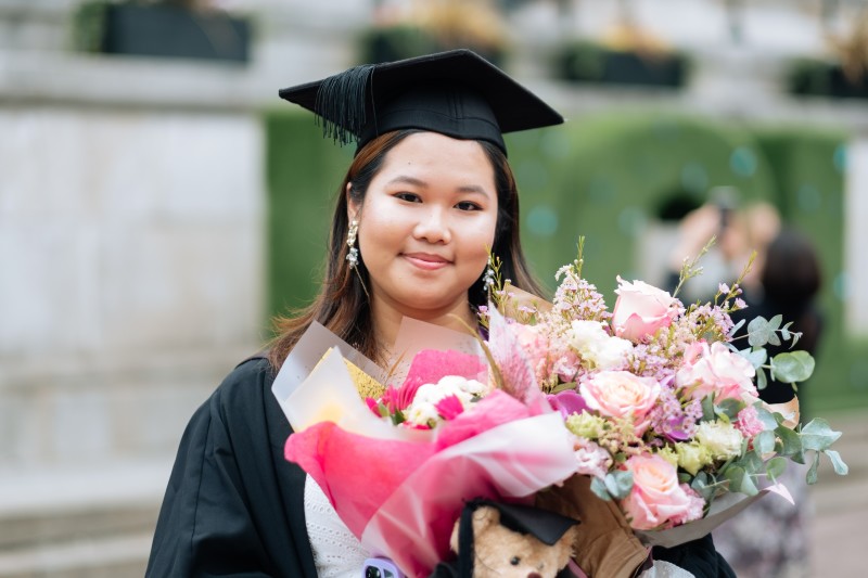 Graduation photo by Splento photographer Julia